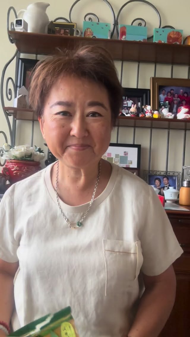 Happiness is… creating the perfect container for treats! 🍬
Who else loves packaging up goodies as much as making them? 💖

#LittleThingsInLife #PaperCrafting #StampinUp #TreatPackaging #HandmadeWithLove #CraftingHappiness #happys #TheStampingBeeBuzz #BuzzingWithCreativity #GuamCraftingCommunity